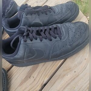 Nike Men’s Black Low-Top Sneakers